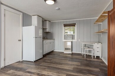 Vinyl plank flooring in Living Area 2017