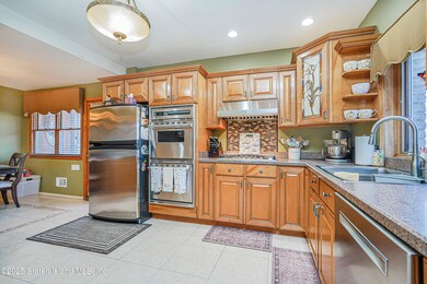125 Laconia Ave, Staten Island, NY 10305 - photo 5