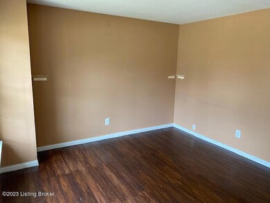 9226 Pagoda Dr, Louisville, KY 40229 - photo 7