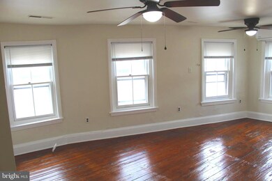 4417 Baker St unit 3, Philadelphia, PA 19127 - photo 3