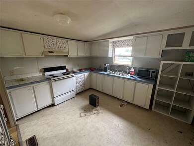 7066 Aztec Trail, Weatherford, TX 76087 - photo 6