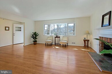 6364 Waterway Dr, Falls Church, VA 22044 - photo 4