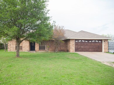 818 W 3rd St, Eddy, TX 76524 - photo 2