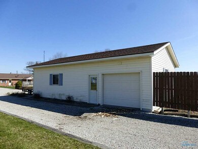 Detached Garage.