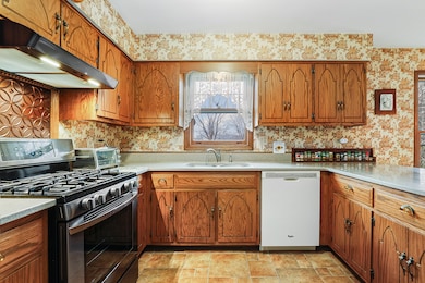 3463 Donovan Dr, Crete, IL 60417 - photo 6