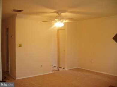 12055 Crimson Ln, Silver Spring, MD 20904 - photo 6