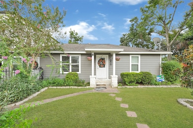 2302 Hoskins Dr, Houston, TX 77080 - photo 4