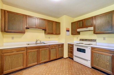 811 Hazel St, Auburn, IN 46706 - photo 7