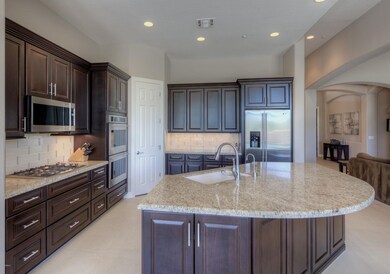 Island w/breakfast bar