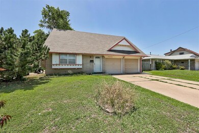 View of front of home featuring a front lawn and a