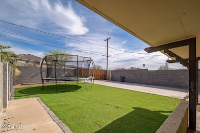 34_Back-Yard_02