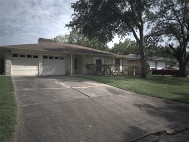 3810 Townes Forest Rd, Friendswood, TX 77546 - photo 2