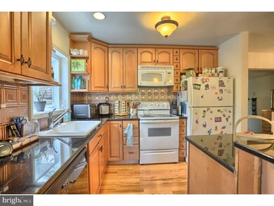 122 Clinton Dr, Mohnton, PA 19540 - photo 5