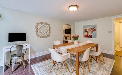 Host family and holiday meals in the oversized din