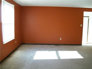 4384 Logwood Ln, Columbus, OH 43228 - photo 3