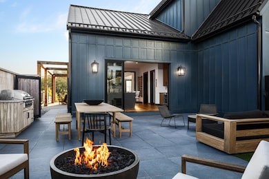 2342 Quarry Trails Dr, Hilliard, OH 43026 - photo 7