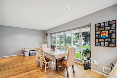 11 Robin Ln, Plainview, NY 11803 - photo 3