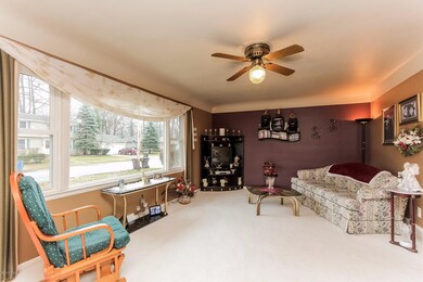 004-Living_Room-2478383-medium