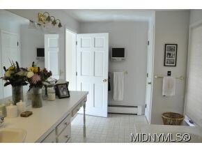Master bath suite