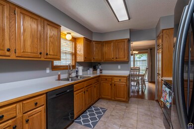 3613 SW Westport Dr, Topeka, KS 66614 - photo 3