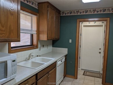 1716 Laura Ln unit CS, College Station, TX 77840 - photo 7