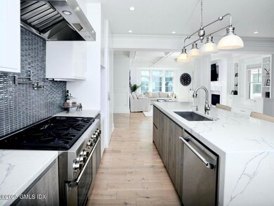 GOURMET KITCHEN