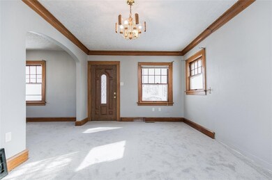 361 21st St SE, Cedar Rapids, IA 52403 - photo 2