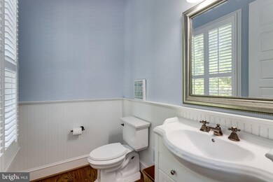 8704 Standish Rd, Alexandria, VA 22308 - photo 5