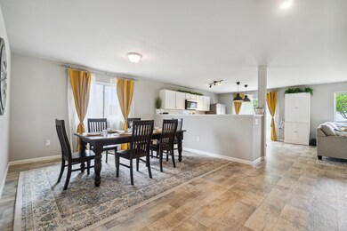 911 Village Dr, Davison, MI 48423 - photo 6