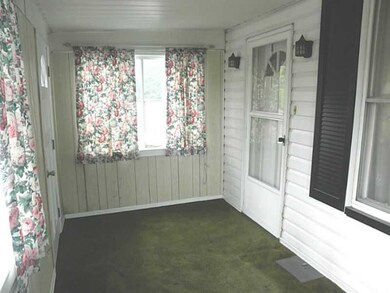 Entry/Foyer.