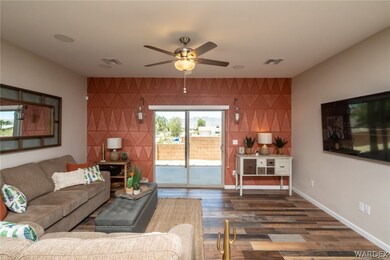 Living Room, photo similar