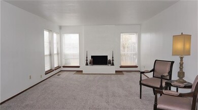 11322 Benttree Cir unit 11322, Oklahoma City, OK 73120 - photo 4