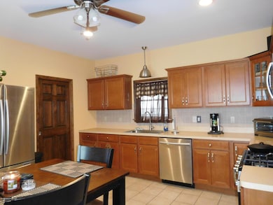 34 Spring St, Hanover Township, PA 18706 - photo 4