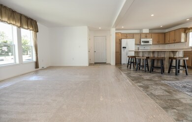 82B Crescent St unit 208-97-25-2, Plymouth, NH 03264 - photo 3