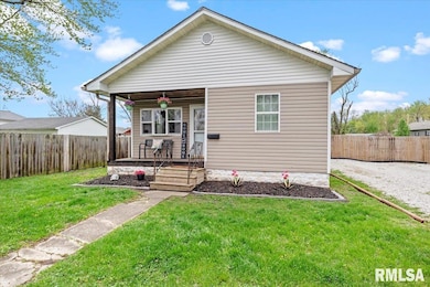 506 W Walnut St, Gillespie, IL 62033 - photo 3