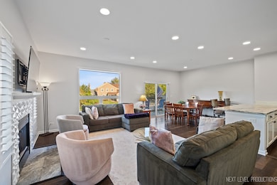 479 River Bend Rd unit 111, Naperville, IL 60540 - photo 2