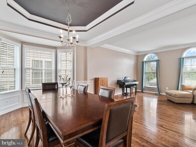 25189 Eisenhower Dr, Chantilly, VA 20152 - photo 3