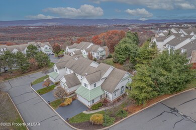 604 Thackeray Close, Moosic, PA 18507 - photo 5