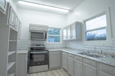 812 N Walnut St, Sherman, TX 75090 - photo 4