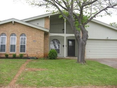 2801 Summitview Dr, Bedford, TX 76021 - photo 2