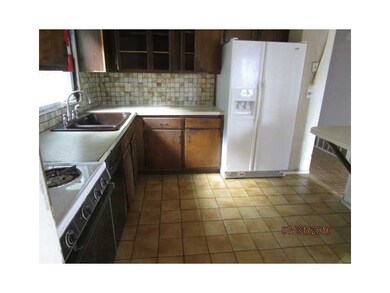 107 Locust Glen Dr, Cranston, RI 02921 - photo 3