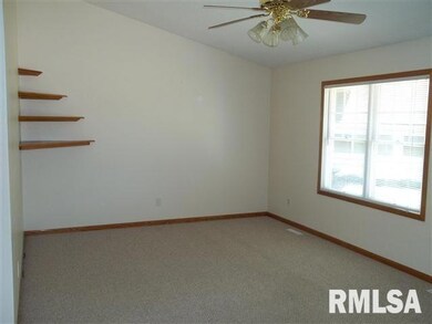 4617 Fillmore Ct, Davenport, IA 52806 - photo 4