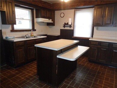 2704 Lafayette Rd, Erie, PA 16506 - photo 4