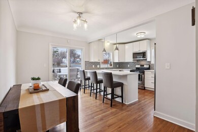 Open flow from kitchen to dining room