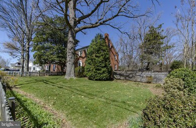 810 Park Ave, Falls Church, VA 22046 - photo 2