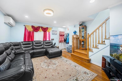 12038 Inwood St, Jamaica, NY 11436 - photo 5