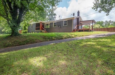 Only 20 minutes from downtown Nashville and 2.5 mi