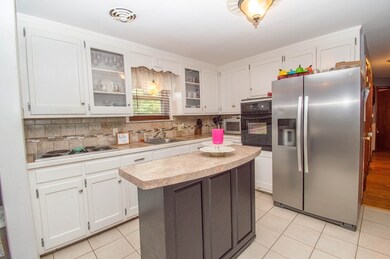 8 Ellery St, Springfield, MA 01129 - photo 4