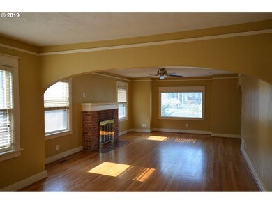 607 E 9th St, the Dalles, OR 97058 - photo 4