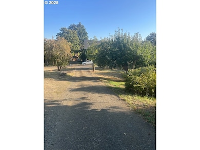 122 NE 4th St, Willamina, OR 97396 - photo 4